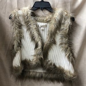 Decree sweater vest size XL (junior) faux fur